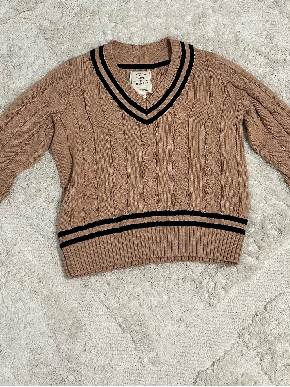 HOPP & MEMPHIS Women's V-Neck Cable Knit Sweater in Tan